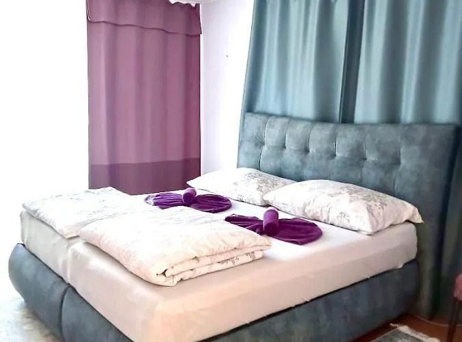 Alpen Panorama View Luxury House With Garden بيوشس