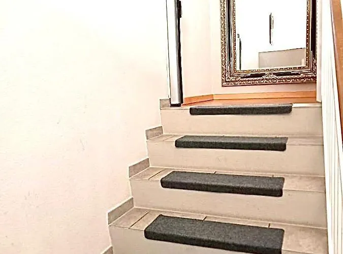 Alpen Panorama View Luxury House With Garden بيت للعطل