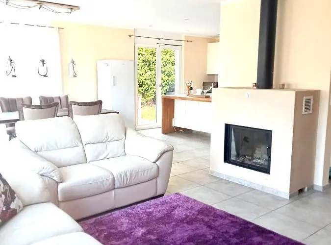 Alpen Panorama View Luxury House With Garden بيت للعطل *