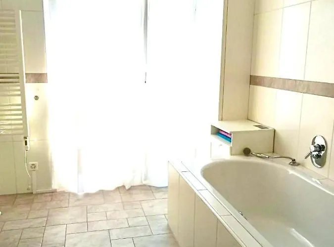 Alpen Panorama View Luxury House With Garden بيت للعطل *